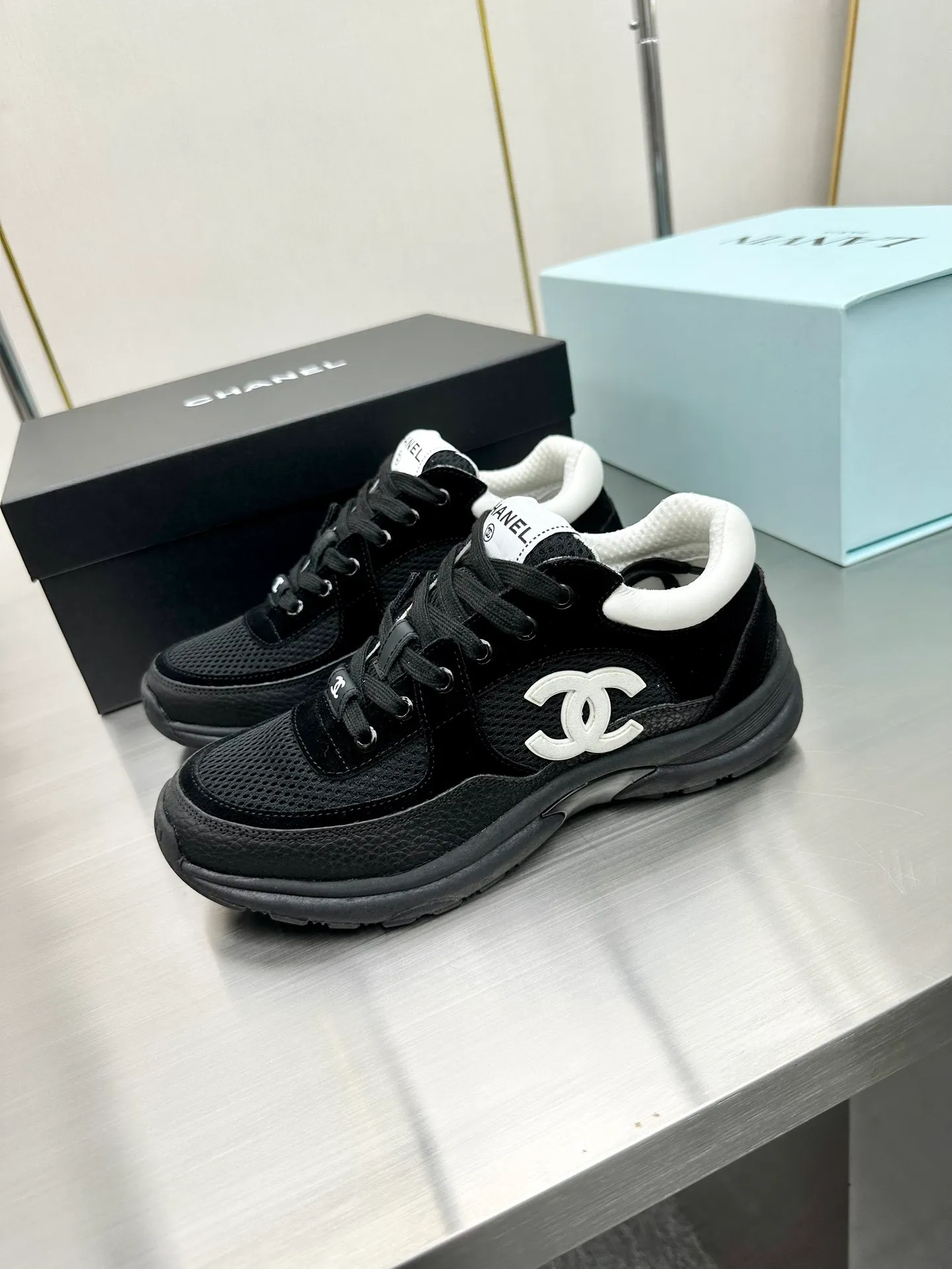 👟👟Ex-factory price 480 👟👟 Women's Shoes Women's Clothing Chanel Chanel - 2023 Counter Top Casual Sports Shoes This classic design; the upper is electro-embroidered with a variety of techniques; the outsole is fashionable and sporty; it is unusual to incorporate a variety of color matching elements... The diversified mix and match is very beautiful and versatile, and can be used for leisure, fashion, sports and outdoor... ꫛꫀꪝ Go➫ Material: ❶The upper is made of: original imported mercerized velvet + double-layer breathable mesh ❷The inner lining is made of: the original imported breathable mesh ❸The outsole is based on: original T👟👟factory price U combination outsole. Counter boutique packaging complete set for women 35–41 and men 38-46